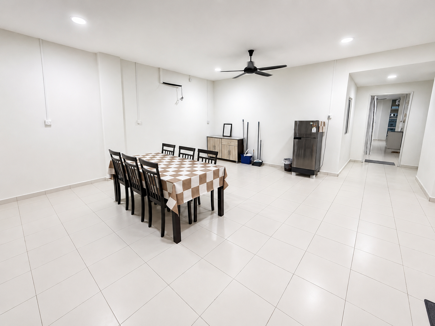 Ruang Makan & Dapur — Muzi Homestay