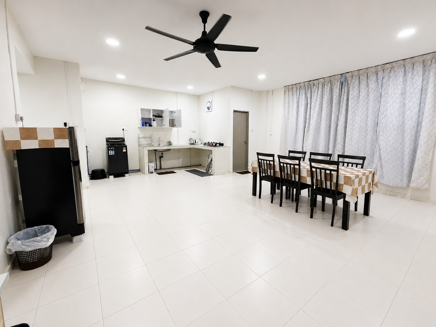 Ruang Makan & Dapur — Muzi Homestay