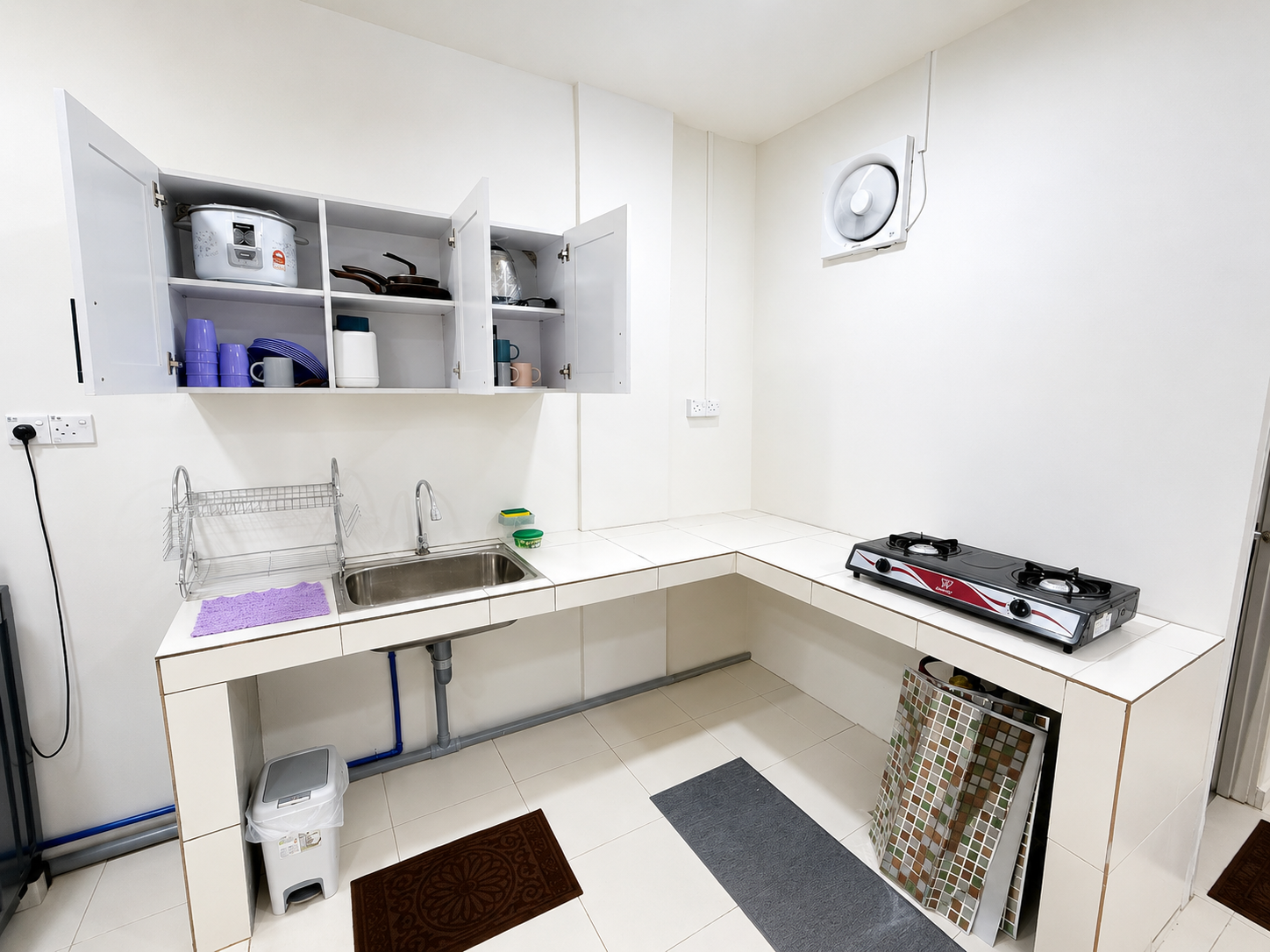 Ruang Makan & Dapur — Muzi Homestay